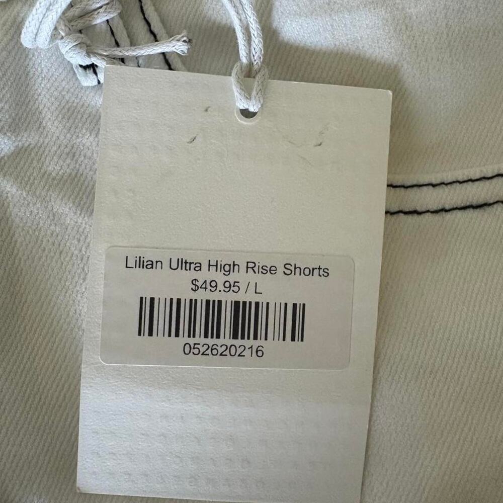 White denim KanCan Shorrts - Picture 2 of 2